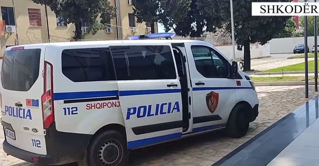 Silenciator, kokainë dhe benzinë, dy të arrestuar në Shkodër që lëviznin me motor me targë të vjedhur