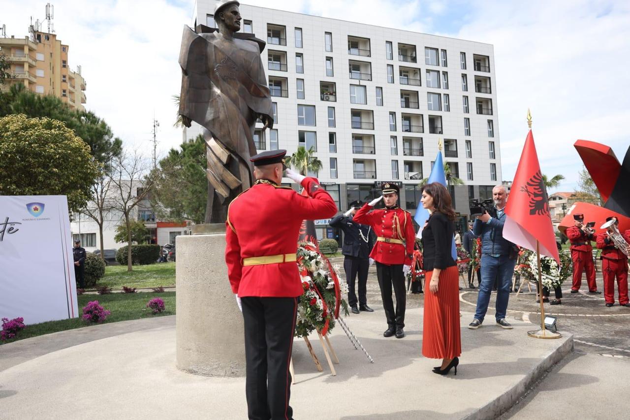 Spiropali në përkujtimoren e 26-vjetorit të rënies dhe përurimin e shtatores së dëshmorit të kombit, Indrit Cara