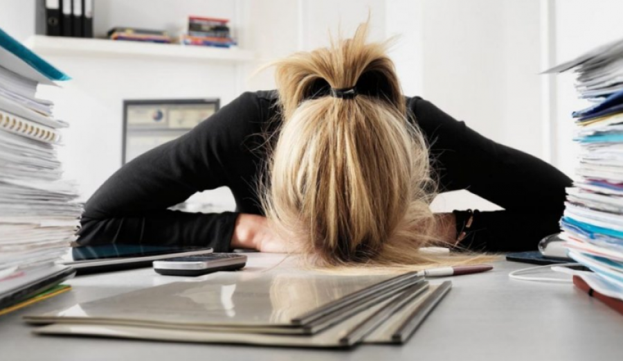 Stresi prek trurin dhe trupin, njihuni me shenjat e heshtura dhe cila është kura e nevojshme