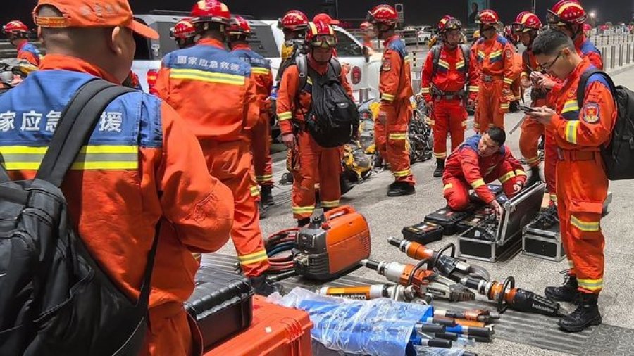 Tërmeti në Mianmar/ ‘Luftë’ me kohën për të shpëtuar të mbijetuarit, ekipet e kërkimit: S’kemi makineri të mëdha