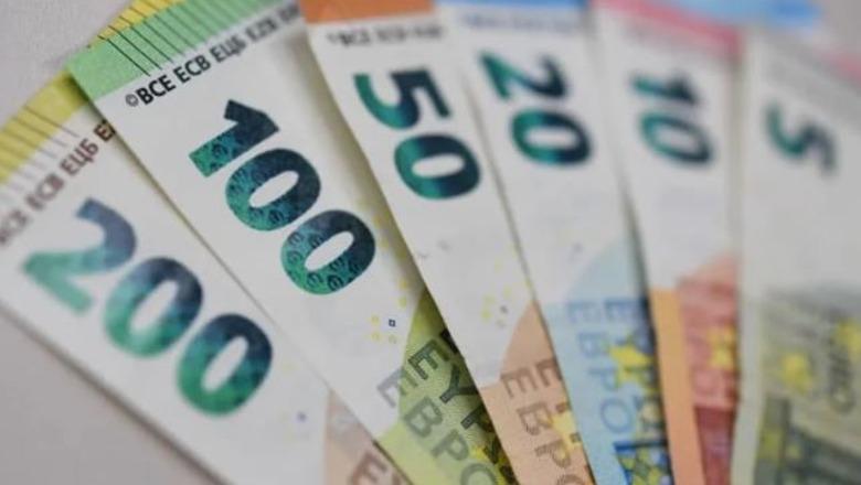 Thellohet tatëpjeta e Euros/ Ekspertët tregojnë çfarë po e dobëson monedhën