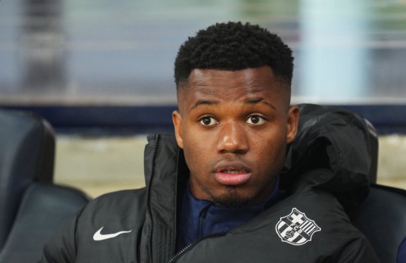 Trajneri i Barcelonës e poshtëron Ansu Fatin, tifozët e katalanasve vërshëllejnë Hansi Flick kur e panë veprimin që bëri