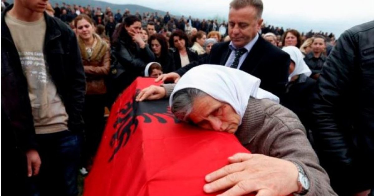 U vranë 243 persona! 26 vite nga masakra në Pastasel të Rahovecit në Kosovë