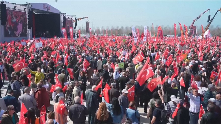 Vazhdojnë protestat në Turqi, Erdogan kërcënon pjesëmarrësit: Policia do të ndërhyjë