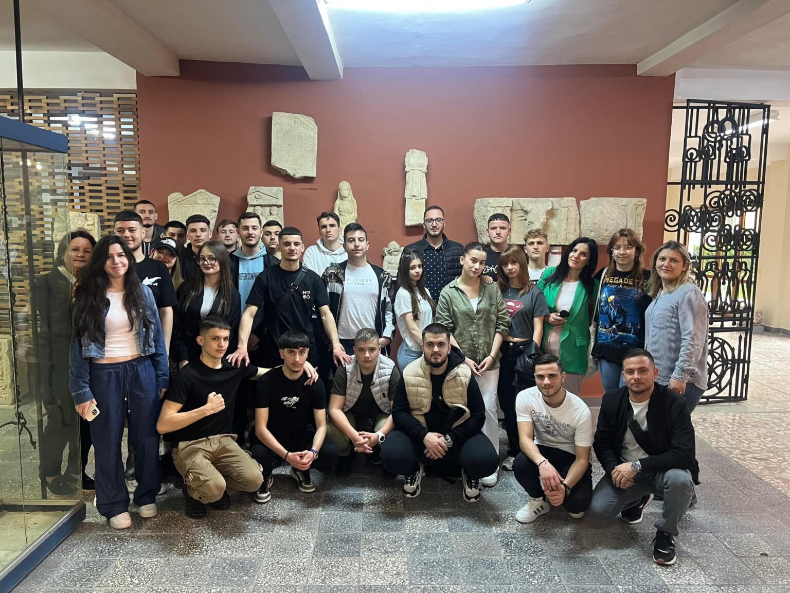 Vizitë njohëse në Muzeun e Fierit nga nxënësit e shkollave “Petro Sota” dhe “Elektroekonomike” Mali i Zi