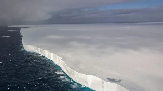 Zbulimi i çuditshëm në Antarktidë, shkencëtarët gjejnë ekosistem të paprekur nga drita poshtë ajsbergut 19 milje të gjatë