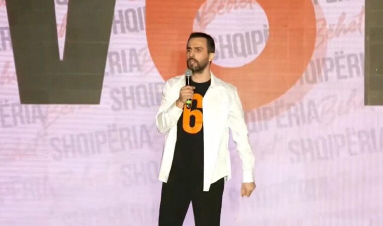 “11 maji, dita për ndryshim”, Lapaj çel fushatën në Vlorë: Shqiptarët të ndëshkojnë qeverinë me votë