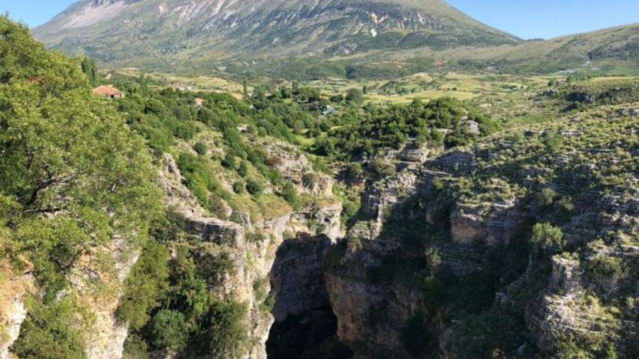 12 turistë në rrezik për jetën, bllokohen në kanionin e Nivicës, policia dhe zjarrfikësja drejt vendngjarjes