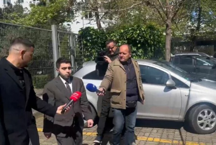 2 orë në SPAK/ Kreu i Prokurimeve Publike, nuk pranon të flasë para gazetarëve, u mor në pyetje në lidhje me dhënien e disa tenderave publikë