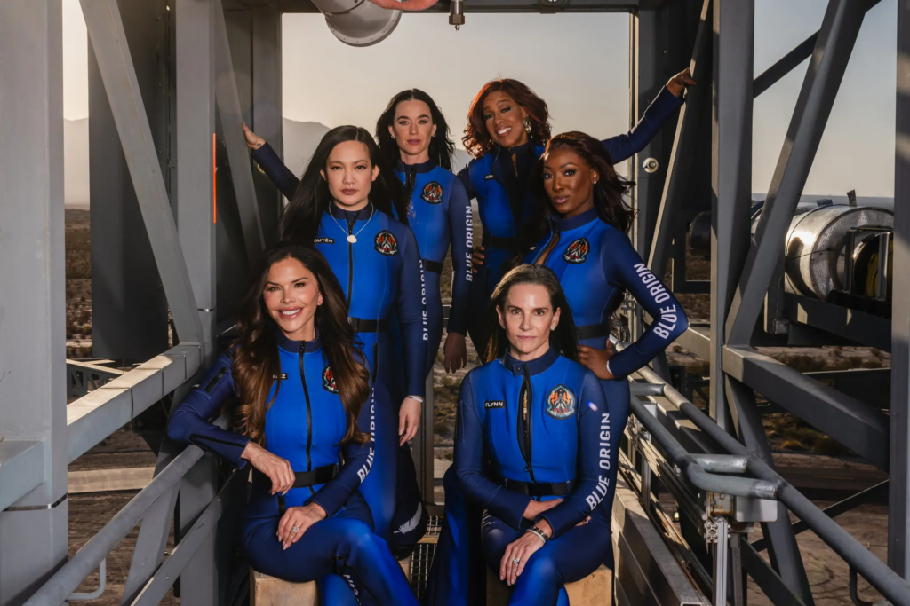 6 gra fluturojnë 11 minuta në hapësirë. Mes tyre Katy Perry dhe partnerja e Jeff Bezos