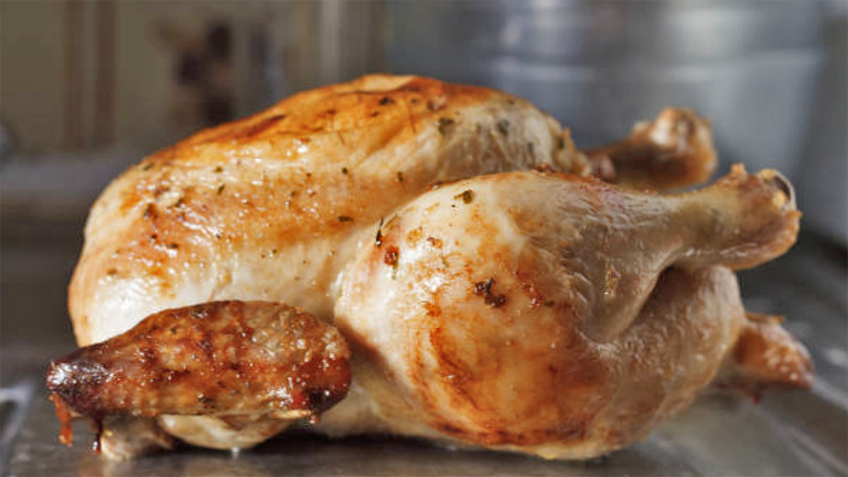 A Duhet Larë Mishi i Pulës Përpara Gatimit