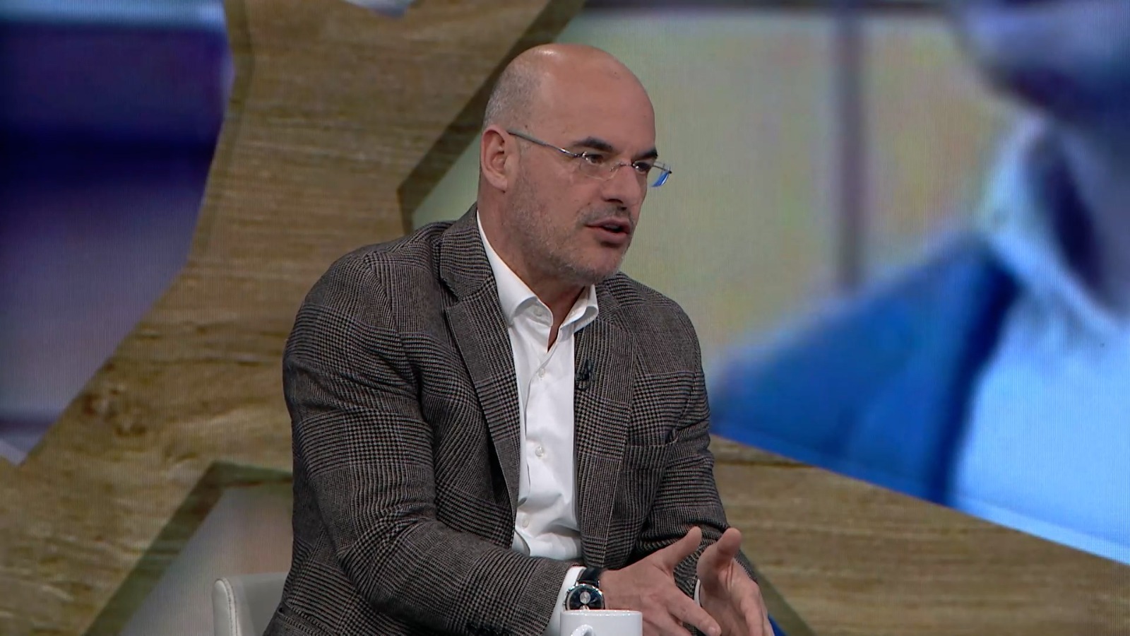 A ka gisht Nesti Angoni tek përgjimet? Përgjigjet në Quo Vadis ish-zv.ministri i Brendshëm, zbulon përplasjet brenda PS