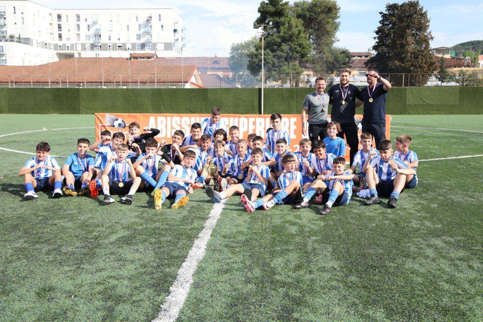 “Abissnet Superiore U-13”, Tirana fiton kampionatin dhe ngre lart kupën për sezonin 2024/2025