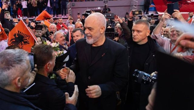 “Administratën e ke zero…”, si iu përgjigj Rama shqiptares në Athinë: Mos më thuaj se këtu në Greqi…