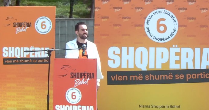 Adriatik Lapaj takim me qytetarët e Korçës: Korrupsioni duhet luftuar nga ata që janë në krye të shtetit!