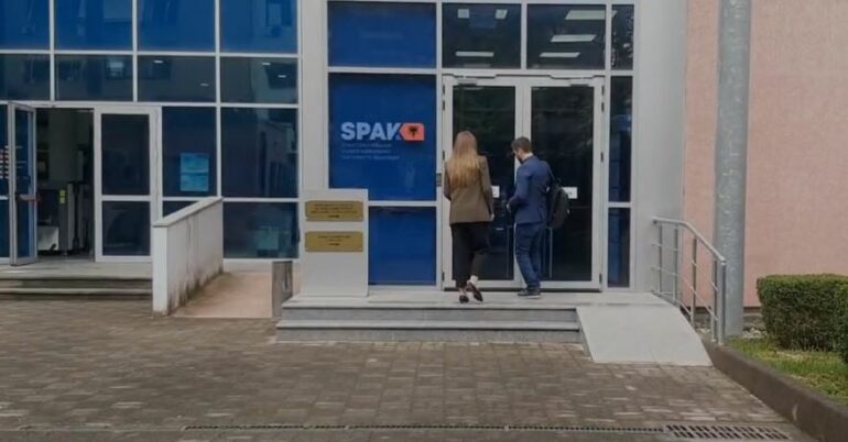 Ajola Xoxa mbërrin në SPAK/ Nën zbatim të masës së sigurisë “Detyrim paraqitjeje”