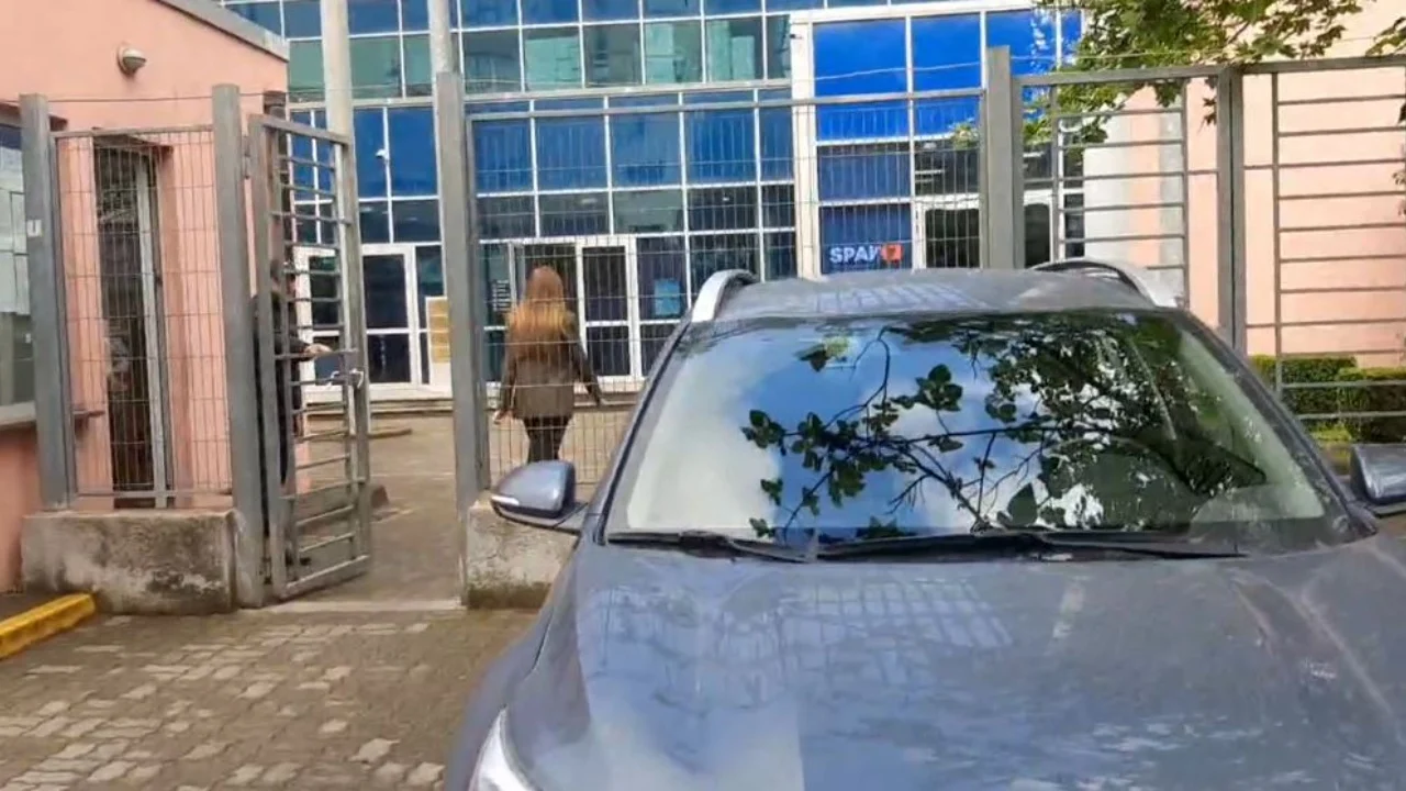Ajola Xoxa paraqitet në SPAK, në zbatim të masës së sigurisë
