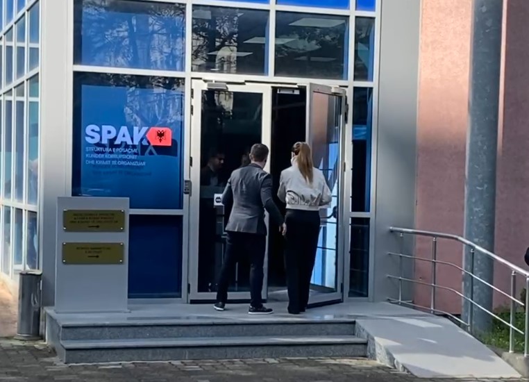 Ajola Xoxa paraqitet në SPAK për masën e sigurisë “detyrim paraqitje”