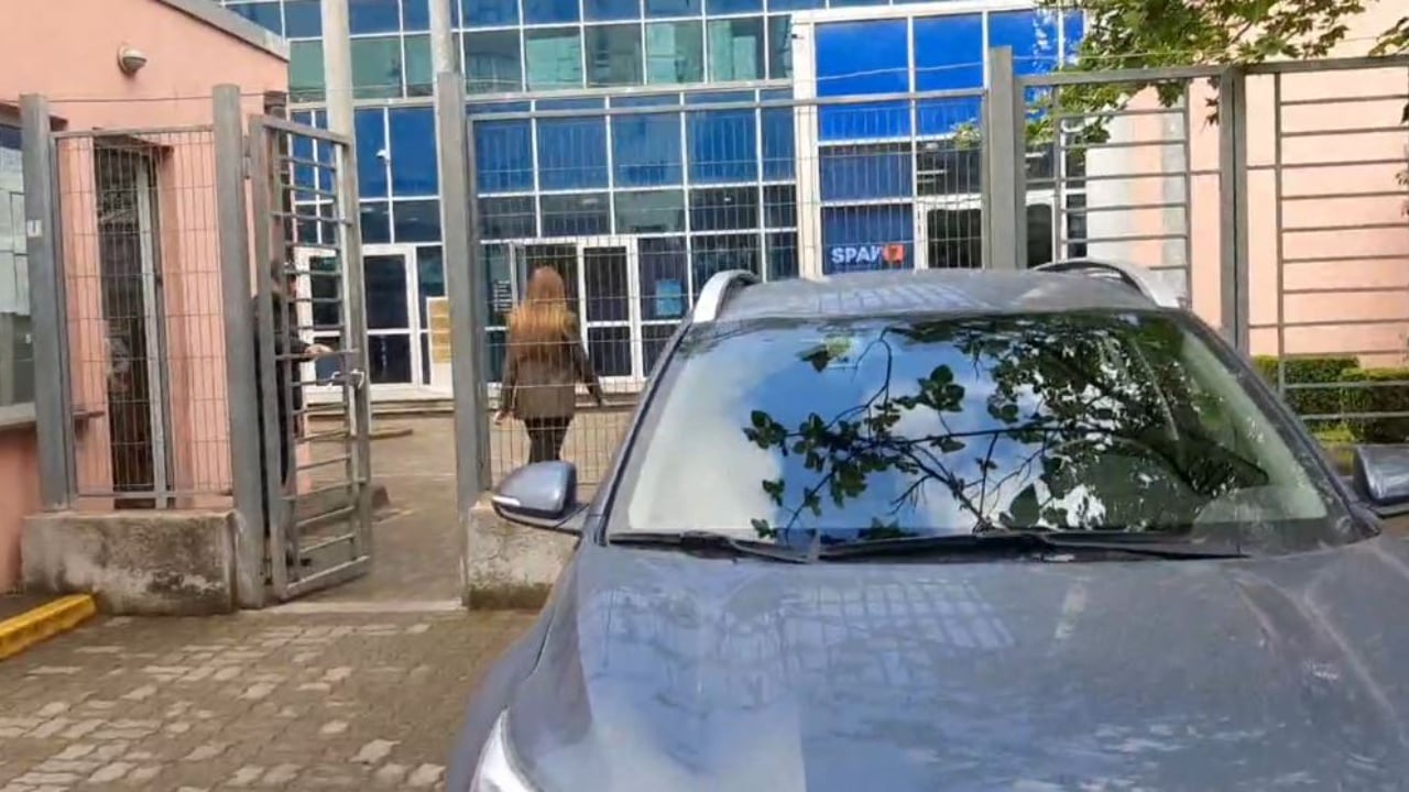 Ajola Xoxa paraqitet në SPAK, zbaton masën “detyrim paraqitje”