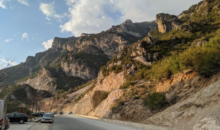 Aksident tragjik te Shkalla e Tujanit, vdes shoferi 29 vjeçar