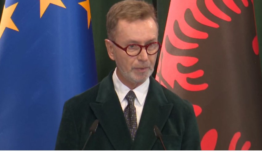 Ambasadori i BE në Tiranë: Bashkimi Europian është këtu për t’ju mbështetur!