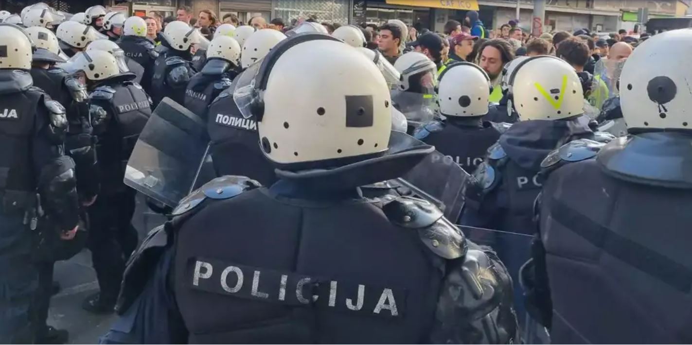 Analiza/ Protestat në Serbi… RTS mes dy zjarreve