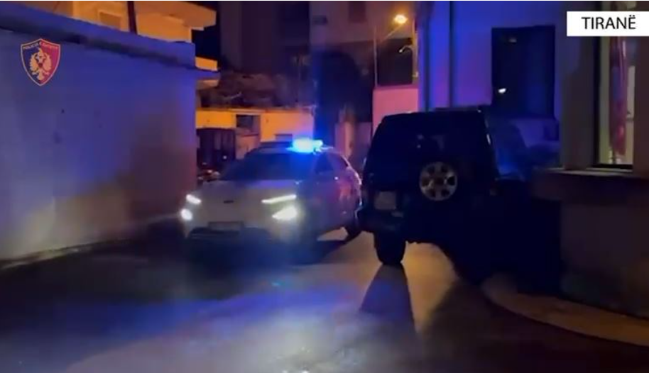 Arrestimi i shefit të Rrugores/ Mori ryshfetin 2000 euro nga drejtuesi i mjetit, çfarë u gjet gjatë hetimit