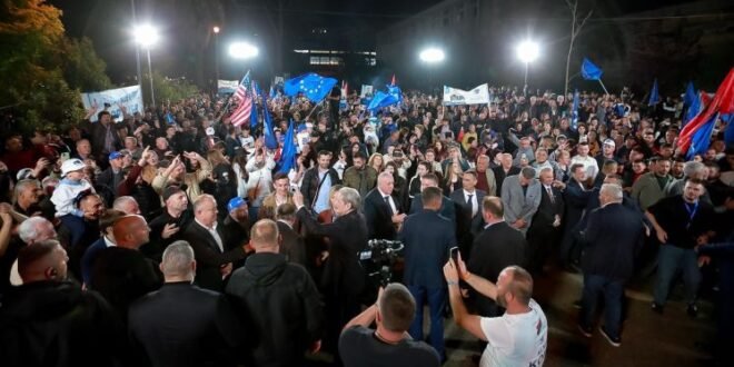 Arsimtarja në Gjirokastër: Le të bëhemi bashkë për fitoren e shumëpritur të PD!