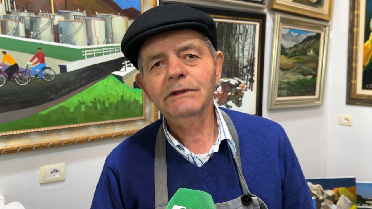 Artisti i një mijë pikturave/ Vlorë, shtëpia e kthyer në galeri me punimet e 70-vjeçarit Bajram Mato