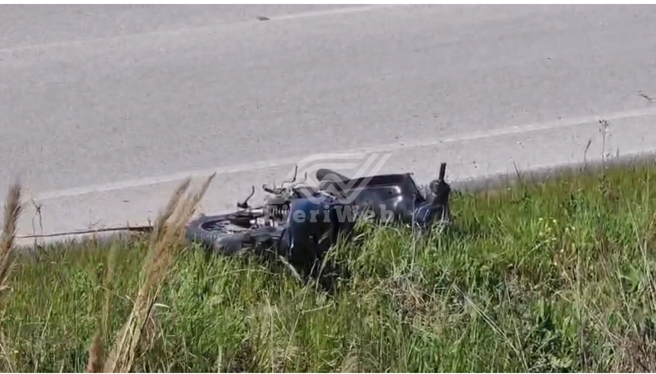 Atentat i dështuar në Fier/ Qëllohet me armë drejt një motori, plagoset pas rënies nëna e drejtuesit! Në kërkim babë e bir, patën konflikt 6 muaj më parë