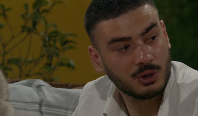 “Atij i pëlqejnë burrat”, banori i Ferma Vip tronditet nga letra e gruas