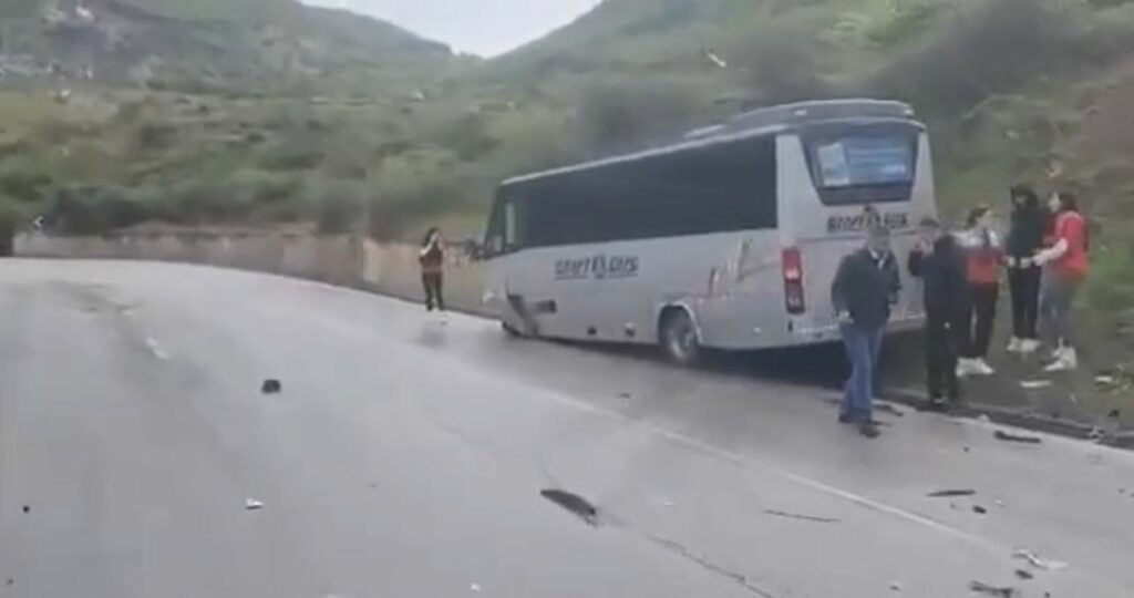 “Autobusi u bë përshesh”, trajneri i Skënderbeut tregon pasojat e aksidentit para ndeshjes: Jemi të tronditur