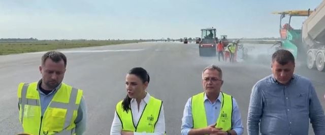 Balluku inspekton punimet në aeroportin ndërkombëtar të Vlorës: Do të respektohen afatet, fluturimi i parë më 8 maj
