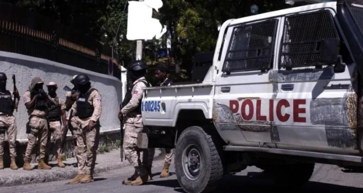 Bandat në Haiti sulmojnë burgun dhe lirojnë 500 të dënuar