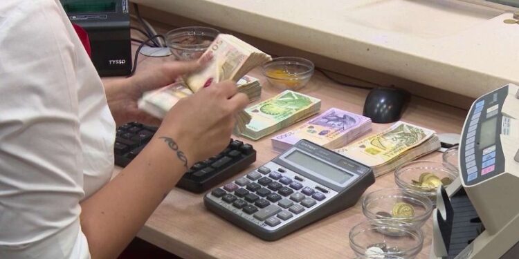 Bankat plot, xhepat bosh, gati 1 milion shqiptarë me llogari pa para