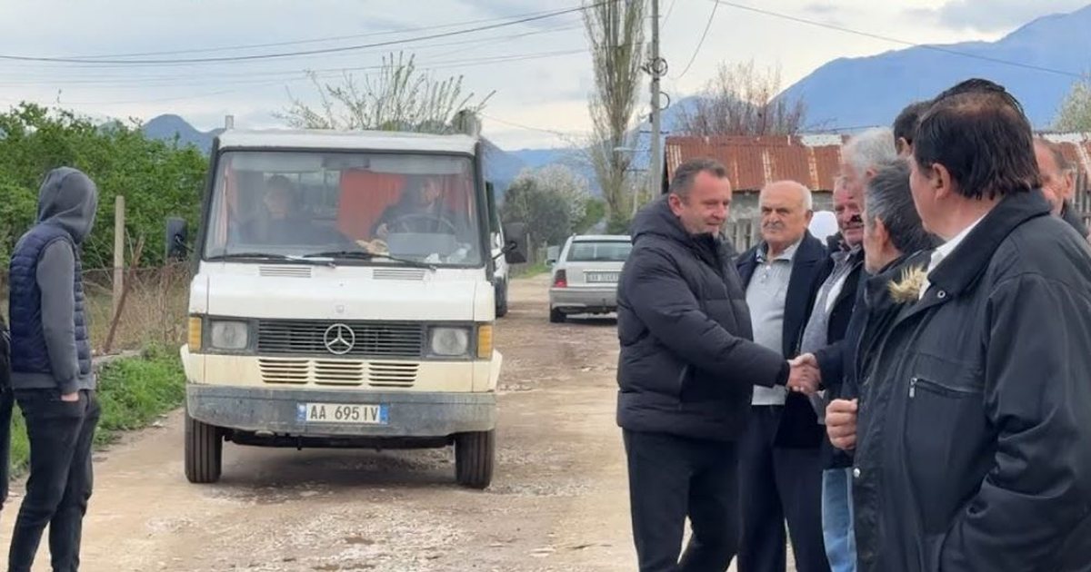 Banorët e Hotit të Ri në protestë: Nëse deri më 11 maj s’rikonstruktohet rruga, bojkotojmë zgjedhjet