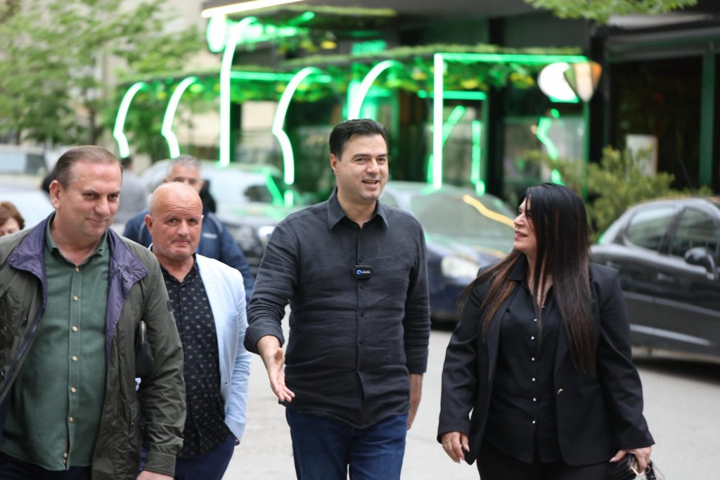 Basha takime me qytetarë dhe biznese në zonën e Kombinatit: Kush lufton SPAK-un, asgjë nuk ka për të ndryshuar