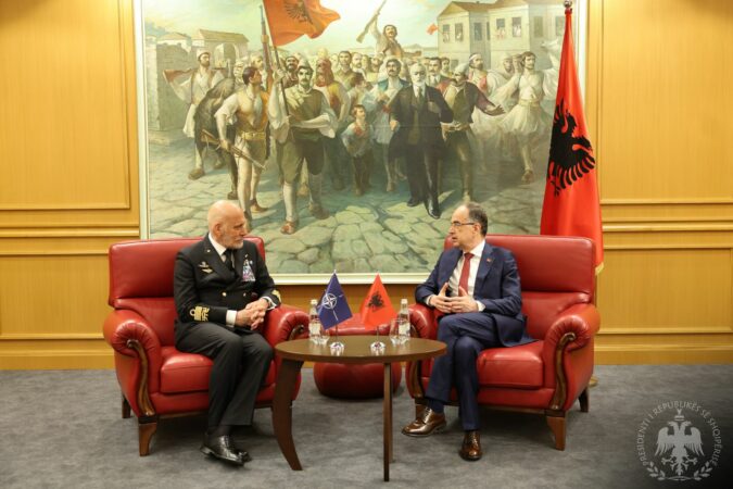 “Bashkë dhe të unifikuar”/ Presidenti Begaj, pret Kryetarin e Komitetit Ushtarak të NATO-s