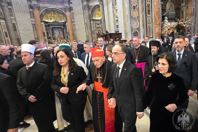 Begaj, Osmani dhe krerë të komuniteteve fetare, homazhe në Vatikan për Papa Françeskun