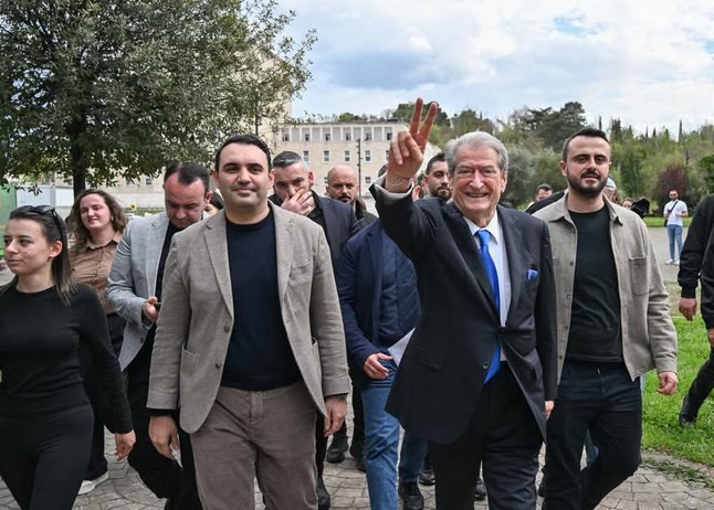 Belind Këlliçi: Non grata për Sali Berishën është hequr tashmë! Akoma nuk e dini ju?!