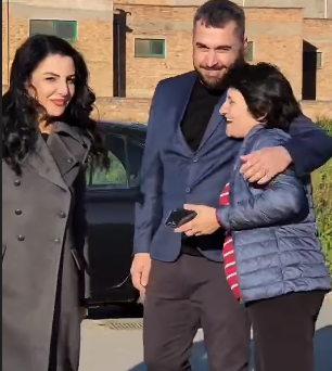 Belinda Balluku takon njerëzit e thjeshtë në rrugët e qytetit Lushnje