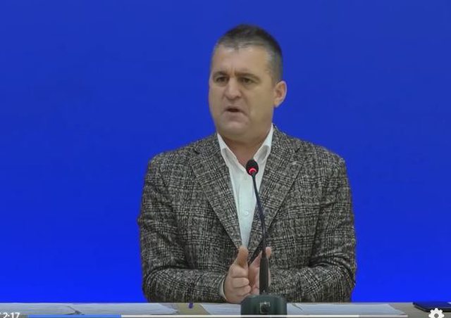 Berisha deklaroi se do e shkrijë, Elezi: Sulmi ndaj SPAK për interesa personale