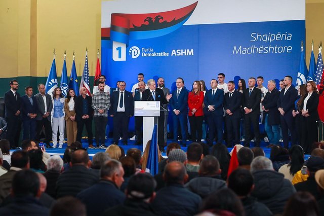 Berisha: Garantoj lushnjarët dhe shqiptarët se bandat dhe banditët do dalin të gjithë para ligjit