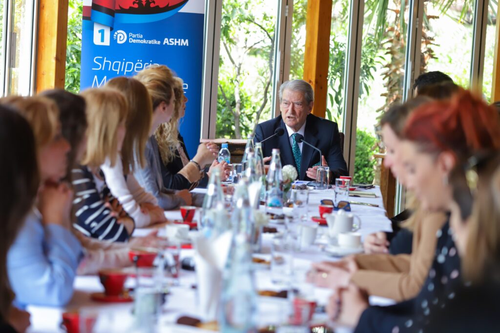 Berisha ‘hap thesin’: Do falim çdo gjobë dhe kamatë që nga koha e Ramiz Alisë