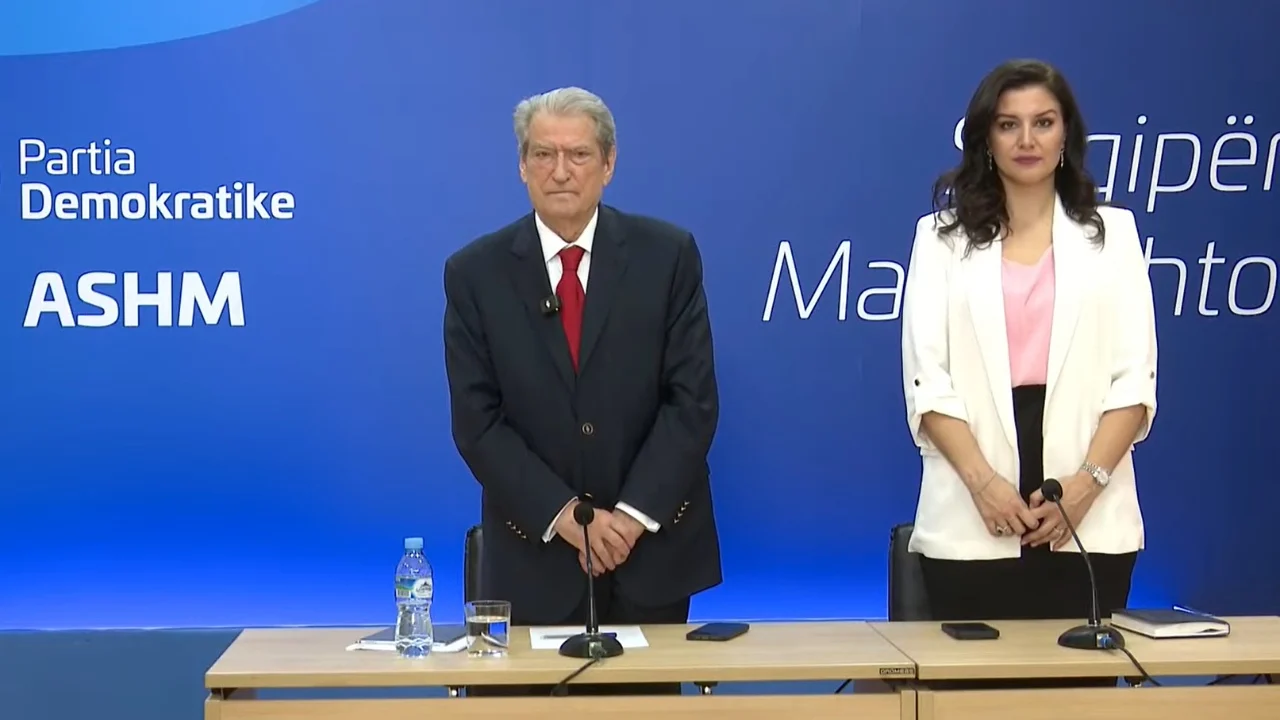 Berisha mban një minutë heshtje për Margarita Xhepën: Mbeti një nga artistet më të çmuara të Shqipërisë!