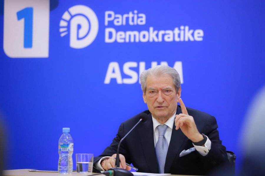 Berisha: Narkodiktatura mori goditjen më të rëndë në dy tempujt e demokracisë në Europë! Mediat e pushtetit i censuruan këto zhvillime historike