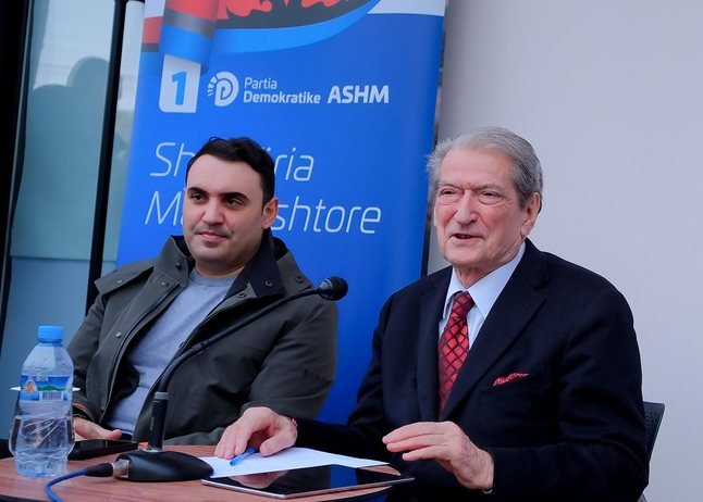 Berisha në degën 9: Çmimi i energjisë do ulet në 7 lekë, për bizneset 6 lekë. Nafta do jetë sa në Kosovë