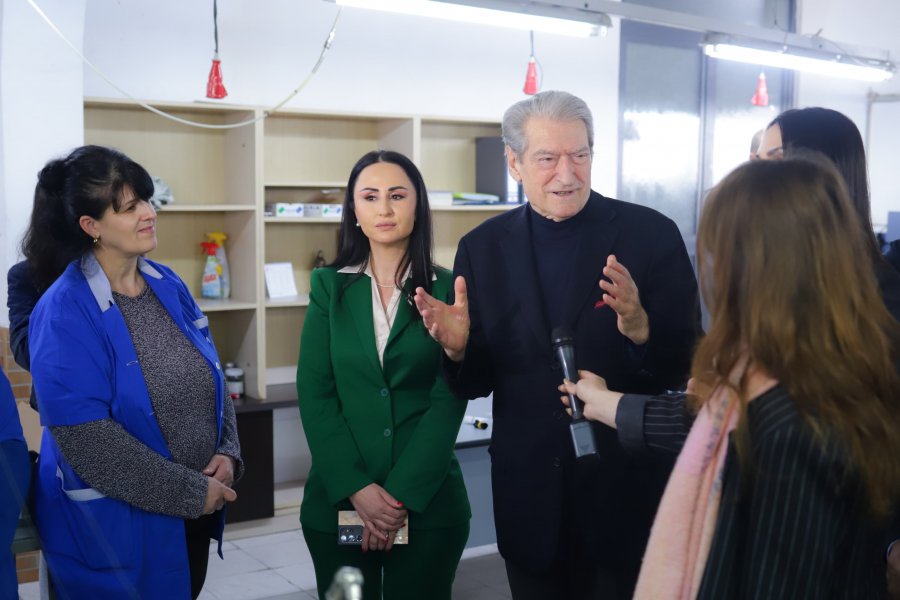 Berisha në fasoneri: Qeveria do u kompensojë çdo qindarkë që humbisni nga kursi i narko-euros