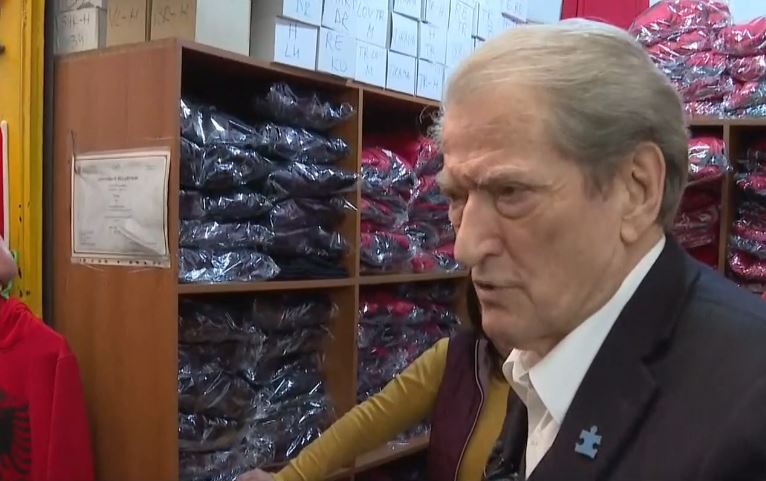 Berisha në Tregun Industrial: Do të falim gjobat që janë vendosur për biznesin e vogël