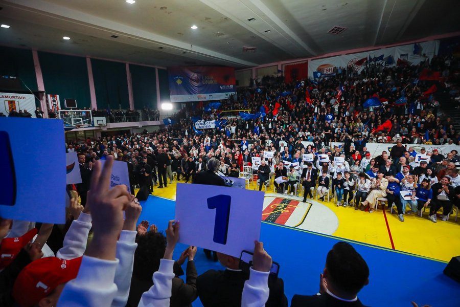 Berisha në Vlorë: Pas 11 Majit do të dalim në krye të vendeve të rajonit për rrogat dhe pensionet